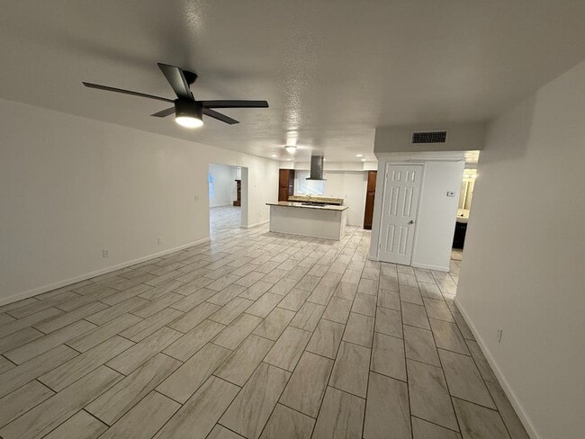 Building Photo - N 58th Dr