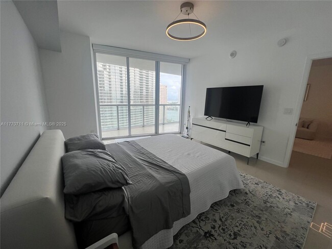 Building Photo - 475 Brickell Ave