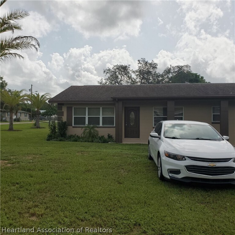 400 S Pine S, Lake Placid, FL 33852 Townhome Rentals in Lake Placid