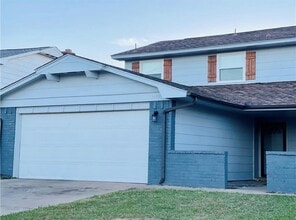 Building Photo - 11717 N Francis Ave