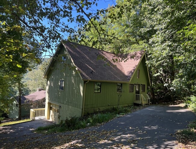 Photo - 420 Cliffside Ln House