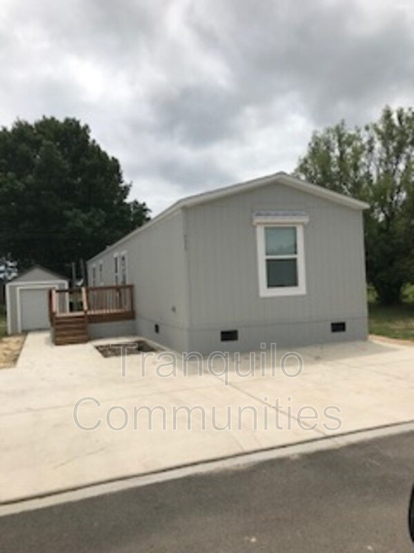 Building Photo - 205 Monica Ln.