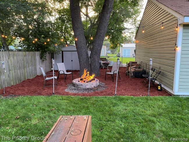 Foto del edificio - 6365 Saline Dr