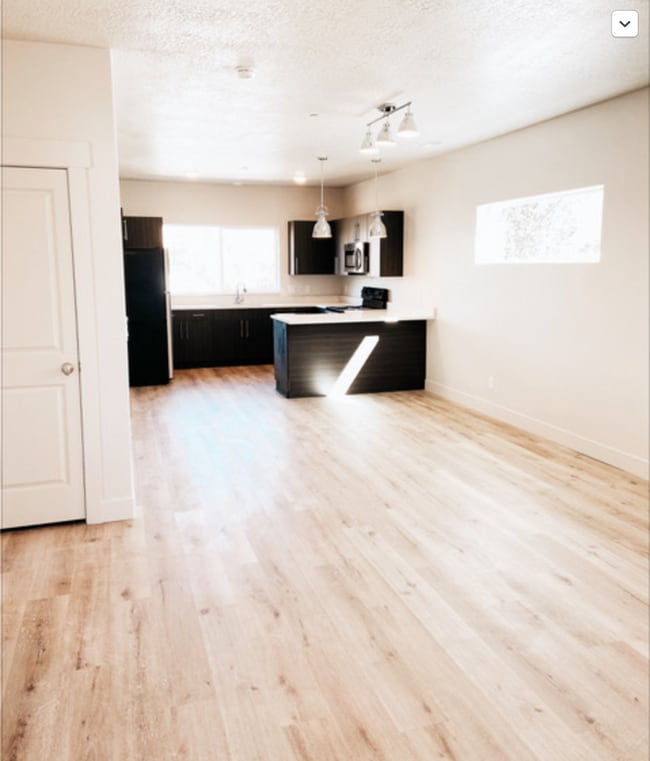 Building Photo - 2858 Kiesel Ave