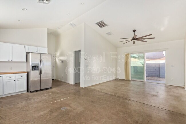 Building Photo - 505 N 16th Ave