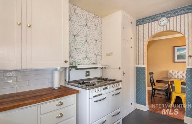 Building Photo - 1024 13th Ave S