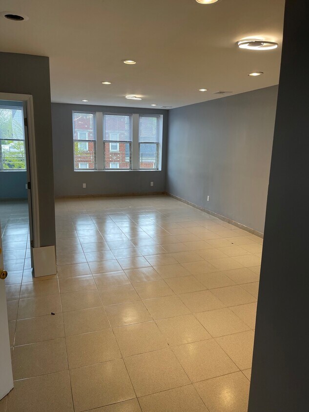 ENORME sala de estar - 266 Central Ave