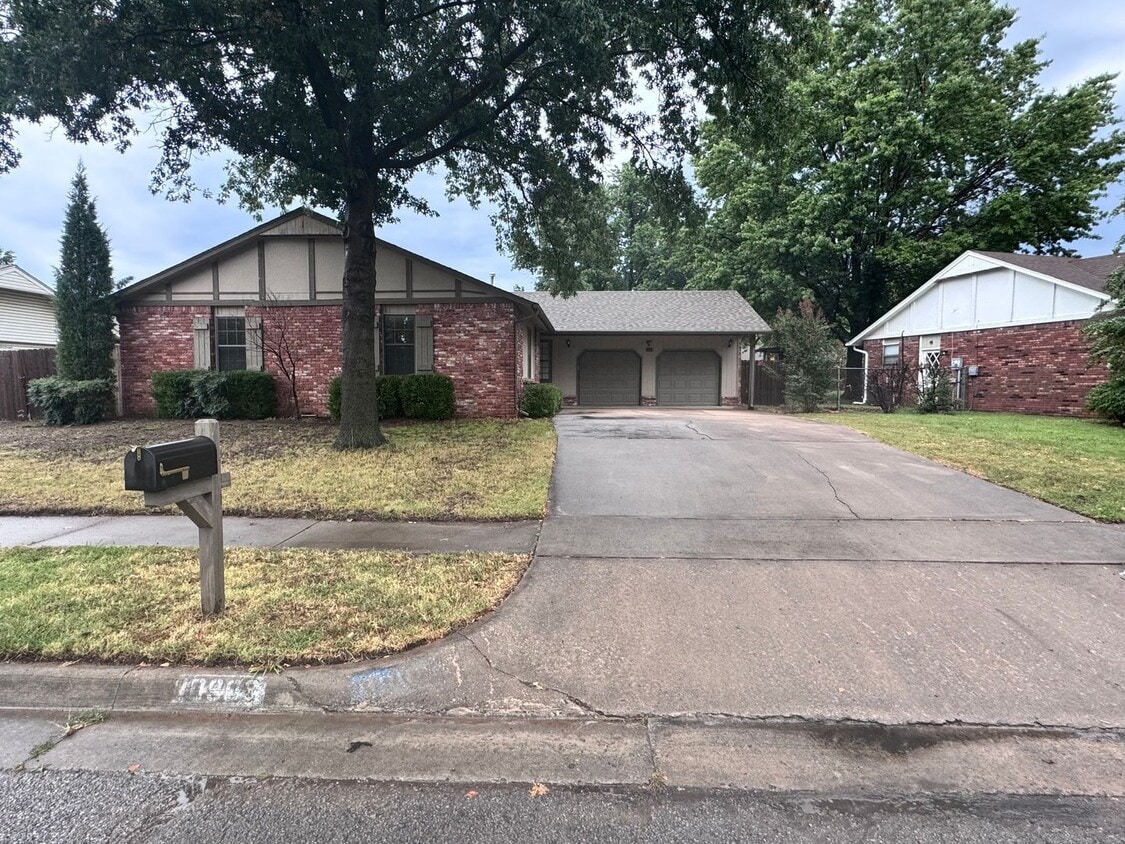Primary Photo - Spacious 3BD 2BTH Updated Owasso Home