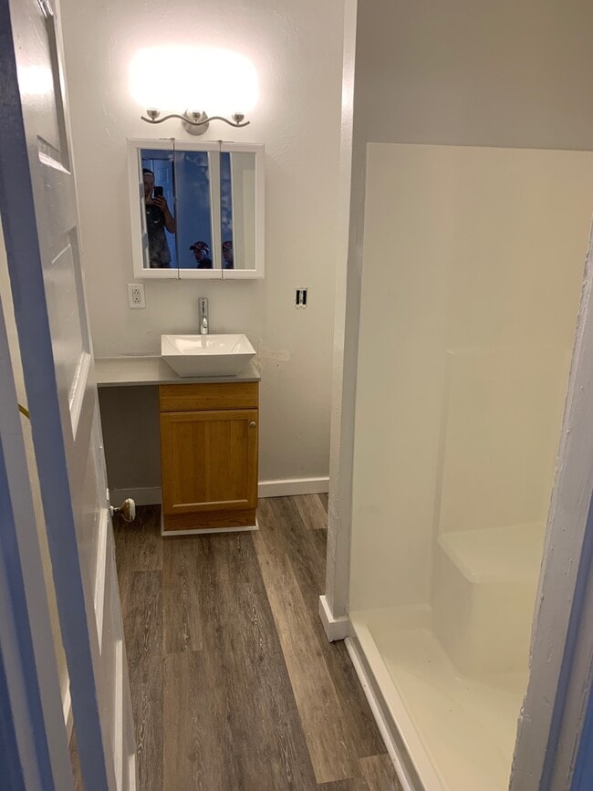 Building Photo - 526 E 8th Ave