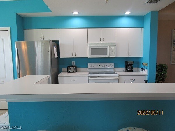 Foto del edificio - 8076 Queen Palm Ln