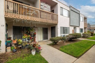 Building Photo - 285 Moss St