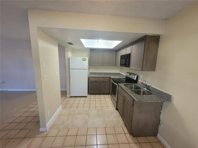 Building Photo - 1802 Barton Dr