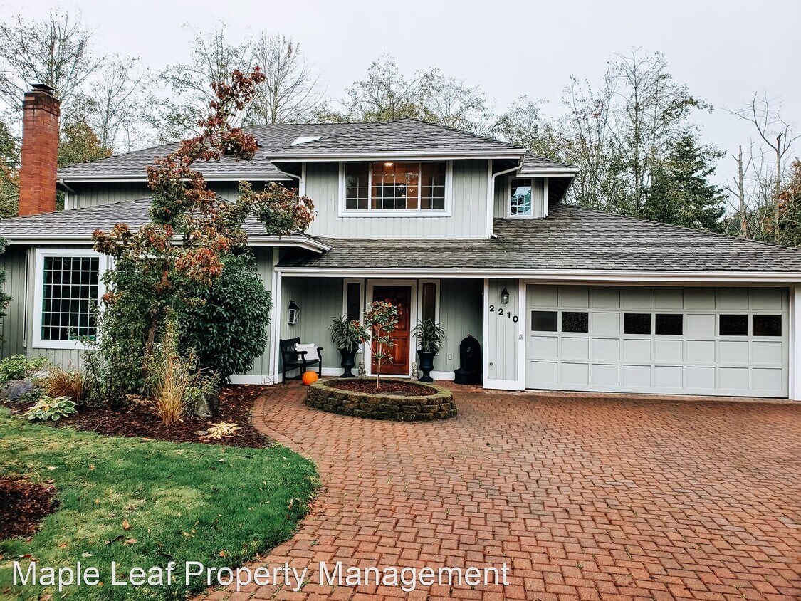 Primary Photo - 5 br, 2.5 bath House - 2210 214th Pl SW