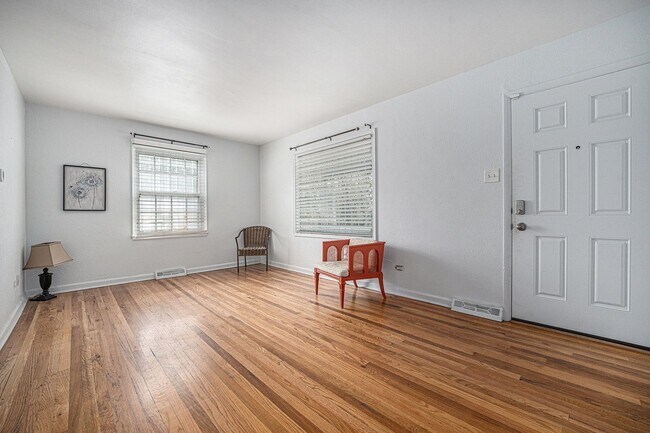 Foto del edificio - Updated 3-Bedroom Home Near Sloan’s Lake