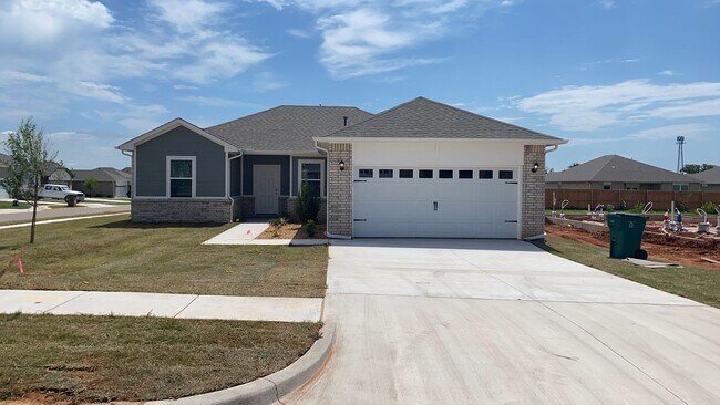 Foto del edificio - 3 Bedroom 2 Bathroom 2 Car Garage Home in ...