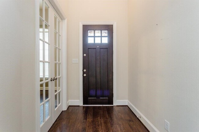 Foto del edificio - 4214 Quiet Dawn Ln