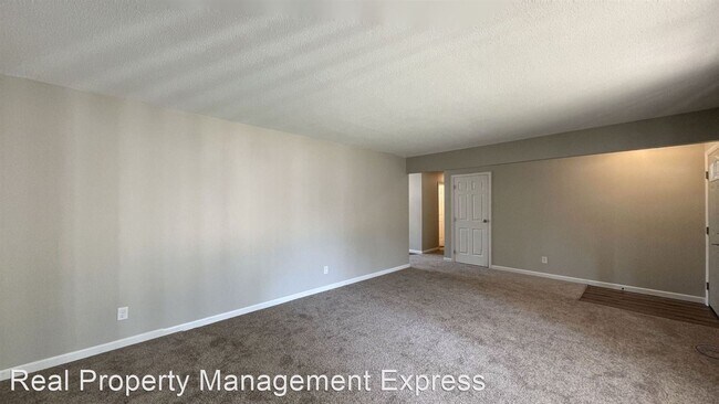 Foto del edificio - 5 br, 3 bath House - 3500 E 33rd St.