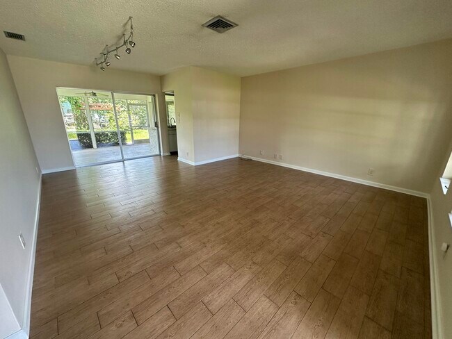 Foto del edificio - 6401 NE 7th Ave