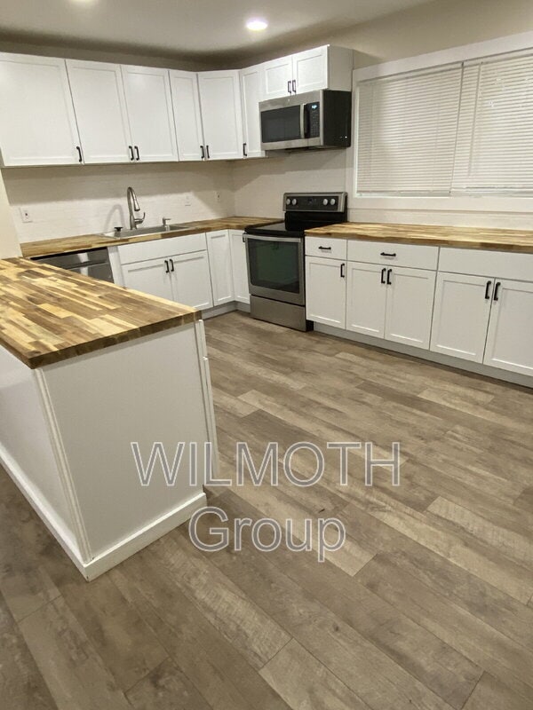 Foto del edificio - 8515 Georgiana Ln