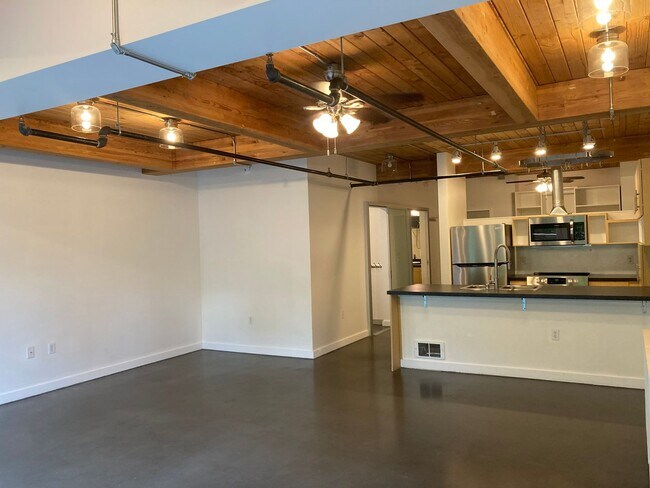 Building Photo - Veer Lofts Condominiums - South Lake Union