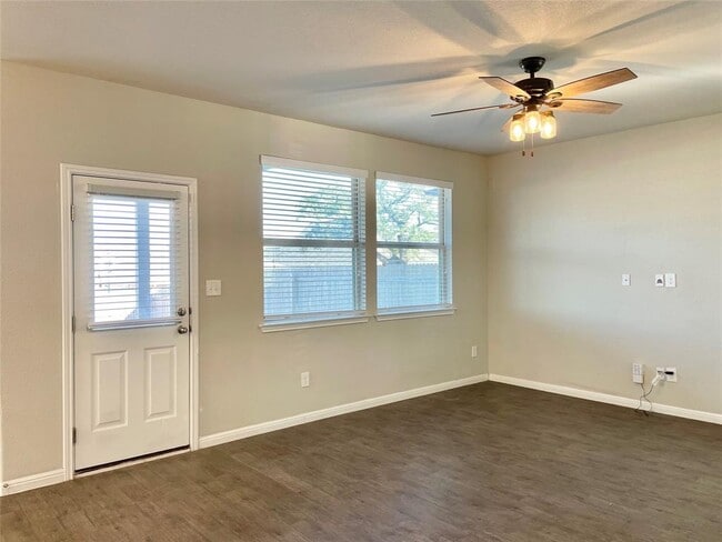 Building Photo - 121 Shearwater Ln