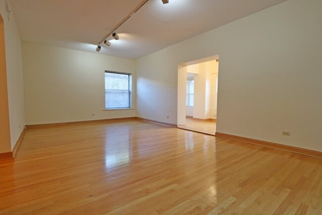 Photo - 918 W Buena Ave Apartment