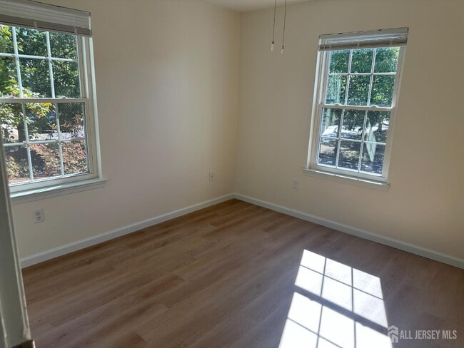 Foto del edificio - 30 Dartmouth Way