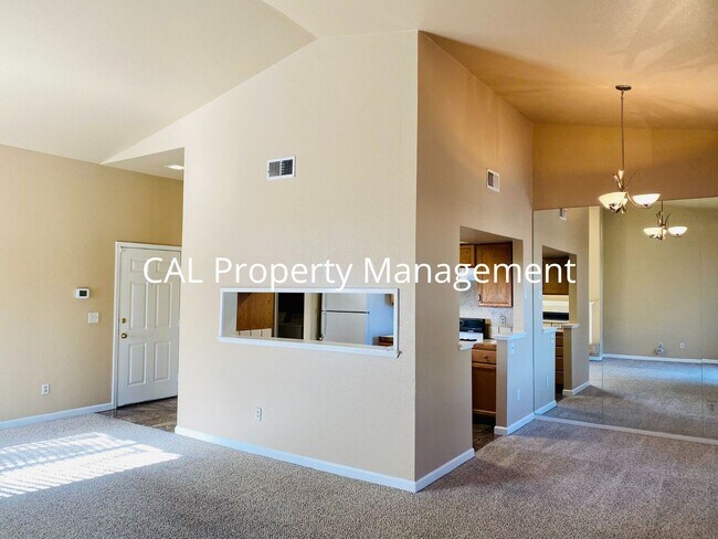 Foto del edificio - Spacious 1 Bedroom Condo in North Salinas!