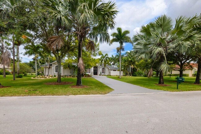 Foto del edificio - 7981 Woodsmuir Dr