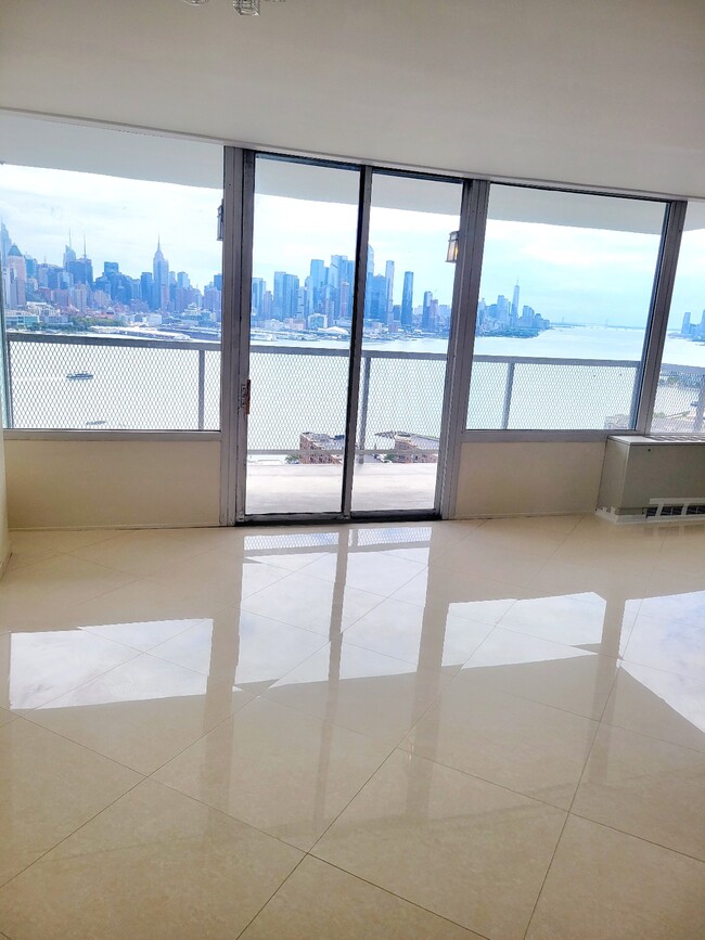 Foto del edificio - 6050 Boulevard E