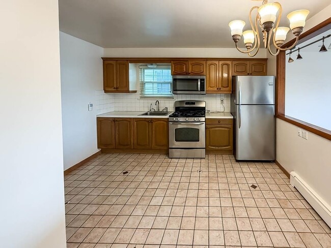 Building Photo - 14 Suburbia Ct