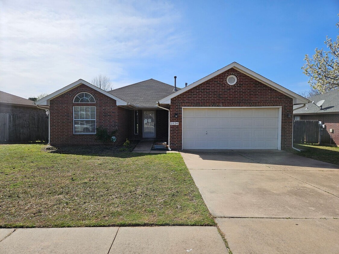 (3) Bed/(2) Bath in SE Norman! Pets Negotiable! - (3) Bed/(2) Bath in SE Norman! Pets Negotiable!