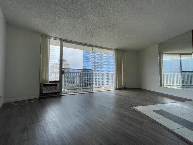 Foto del edificio - HOLIDAY VILLAGE studio, 1 bath, sec, A/C, ...