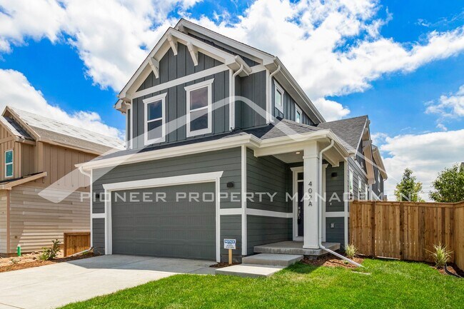Building Photo - Beautiful Home with 2 Car Garage and Centr...