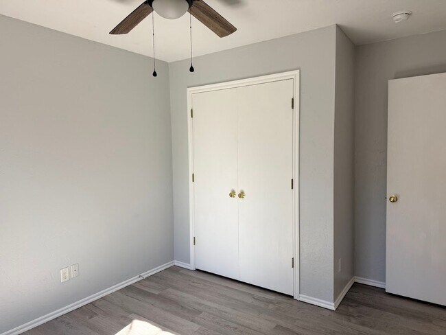 Foto del edificio - 4 Bedroom - 2 bath duplex located near campus and State Highway 9