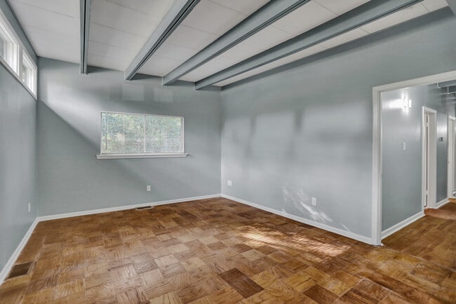 Building Photo - 5365 Jamaica Dr