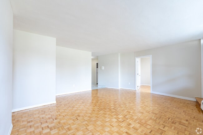 Building Photo - 6171 Bathurst St