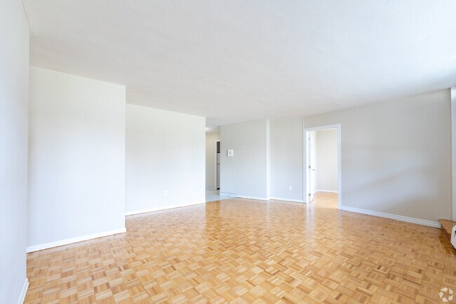 Photo du bâtiment - 6171 Bathurst St