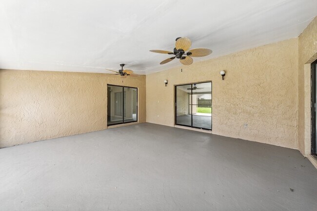 Building Photo - 527 Glade Ct