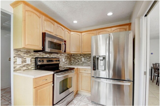 Building Photo - 965 Orchid Dr