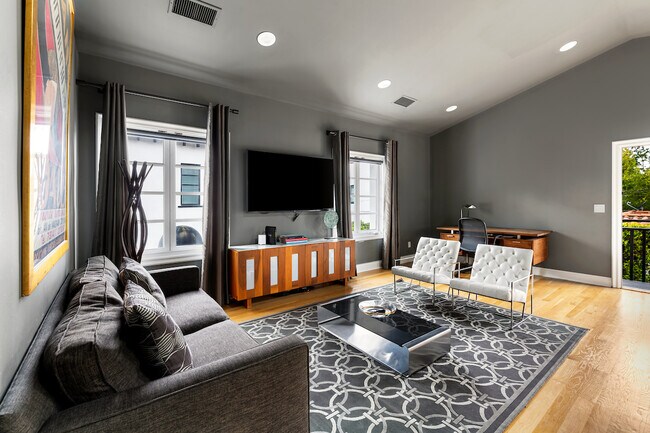 Foto del edificio - 6339 W 6th St