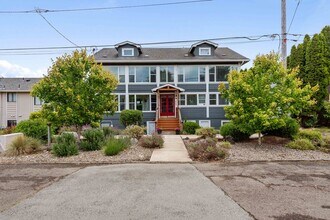 Building Photo - 864 S 5th St