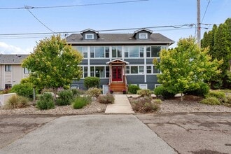Building Photo - 864 S 5th St