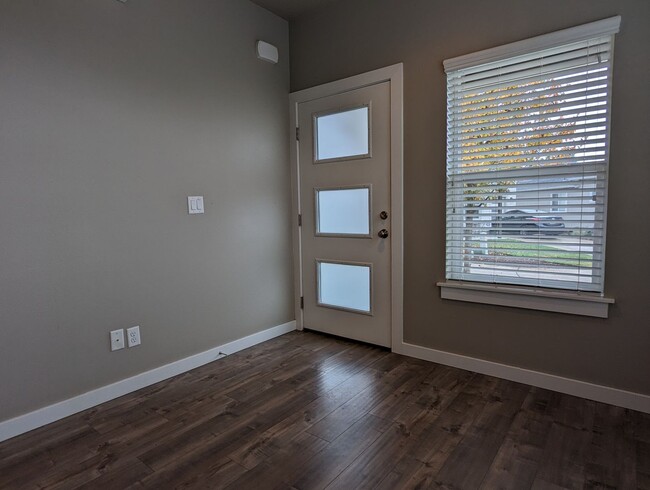 Building Photo - 2-Bed/1-Bth Tiny House in New Development ...