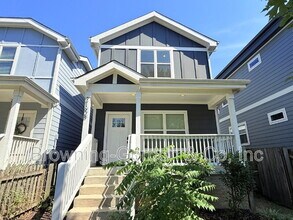 Building Photo - 2160B Whitney Ave