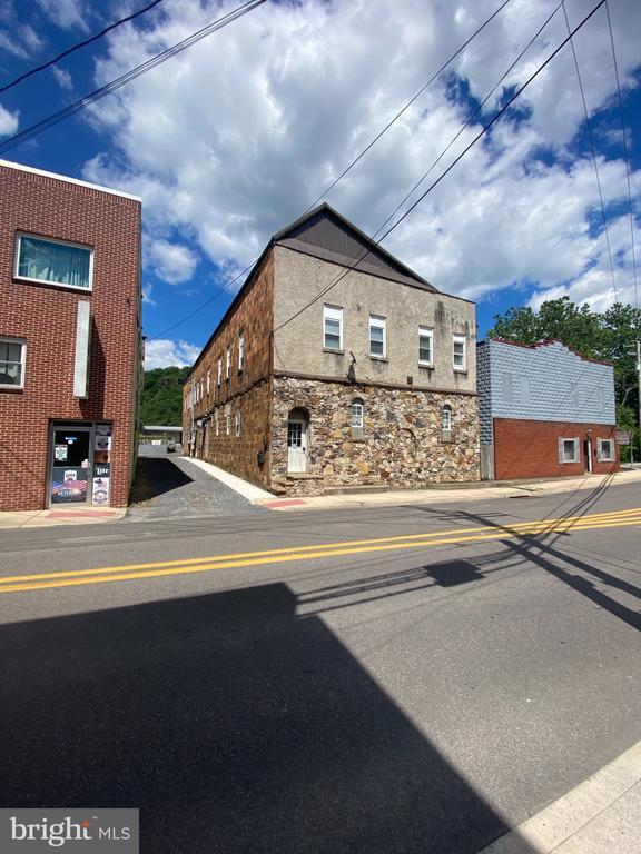 Building Photo - 181 Armstrong St