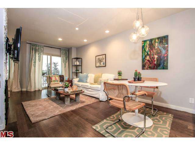 Foto del edificio - 141 S Clark Dr