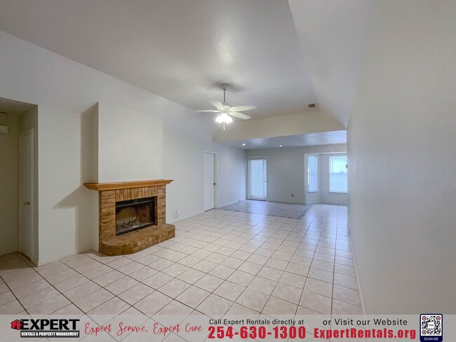 Building Photo - Light-Filled, Open-Concept Home in Killeen!