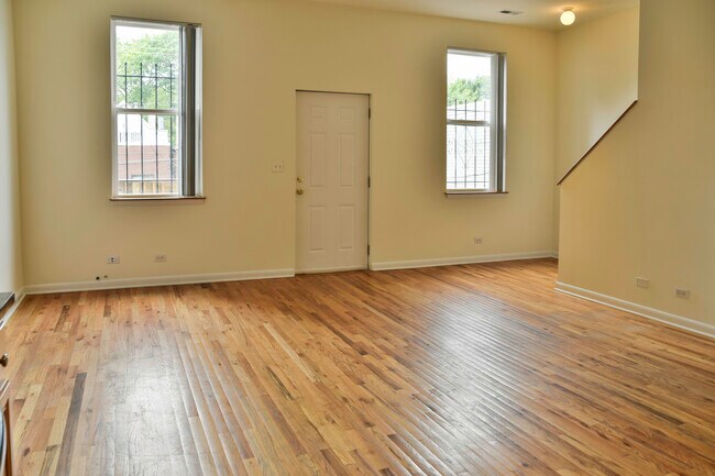 Building Photo - 2638 N Halsted St