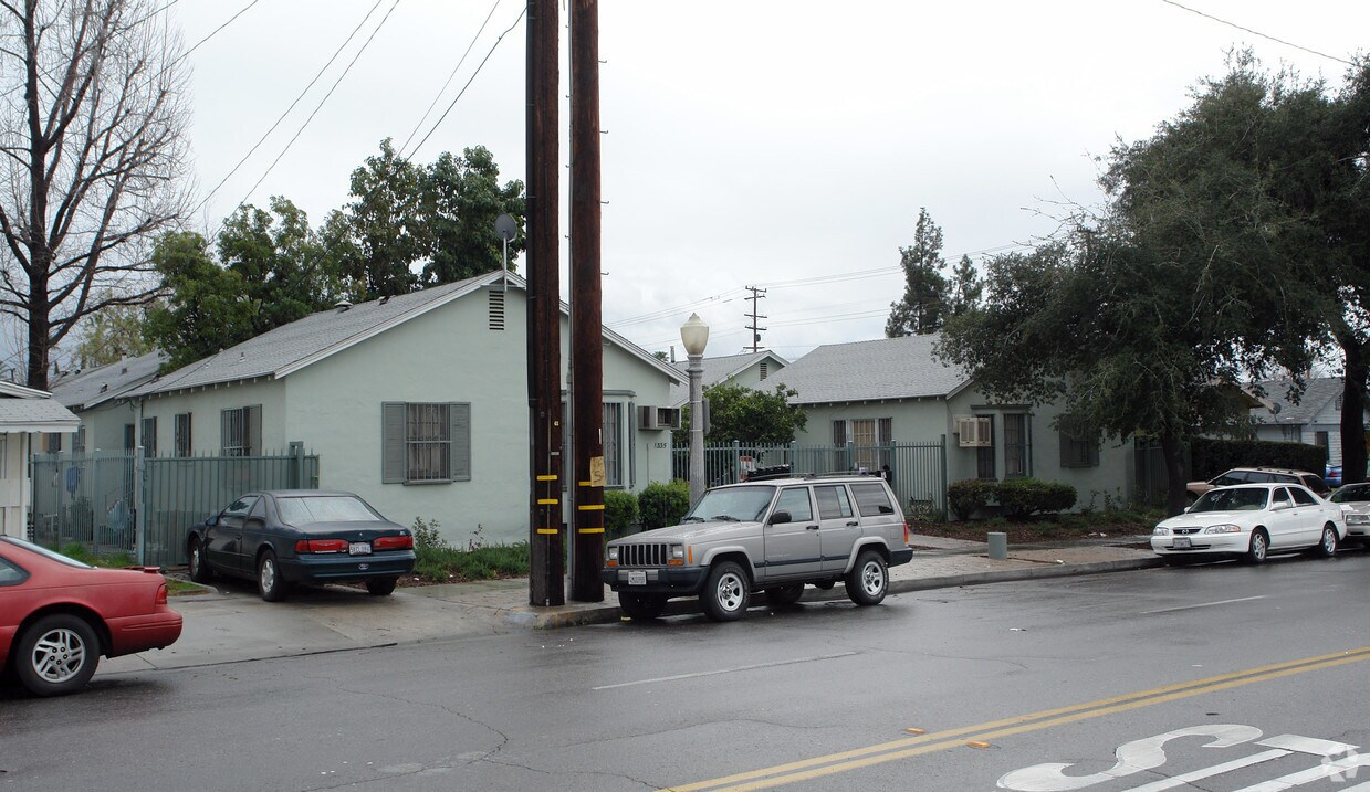 Primary Photo - 1319-1335 N D St